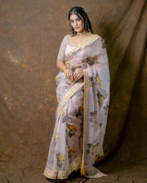 Kavya Thapar Instagram - 🪷 
HMU : @sakbagasramua 
Wearing : @sirishareddyofficial
Jewellery : @fashioncurvee
Styleby : @stylebyannapurna @i.deekshasetti 
Shot by : @they_call_me_keshu
