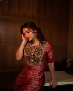Kayadu Lohar Instagram - Dragon promotion Day 3 ❤️🔥 

Outfit: @labelpoojasinghal
Jewellery: @anumerton
Stylist: @hqrukmini
Styling Team: @sxdhksh @rithika___ 

Makeup hair @mua_vijisharath team 
Photographer @irst_photography