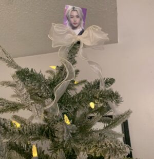 Keegan Connor Tracy Instagram - My daughter created our Christmas star and I gotta admit, she [domin] ate. 
@yong.lixx @realstraykids #felix #christmasstar