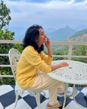 Keerthana Sreekumar Instagram - Make it a December to remember ⛄️

Location @rootsmunnarofficial 

@trippohofficial