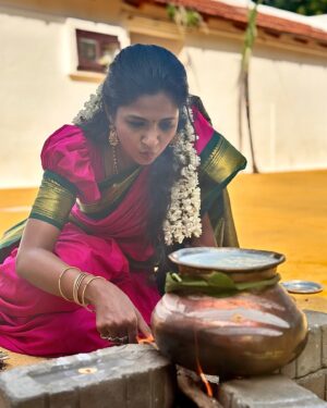 Keerthi Pandian Instagram - Lalalaalalaa…lalalaalalaa…
🌸

Any guesses who’s behind the camera? 😏

#pongal #erode