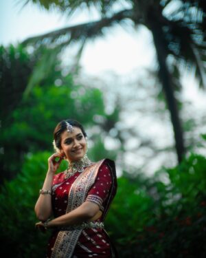 Keerthy Suresh Instagram - The Poem that I adorned…

இதயம் ரெண்டும் இசையெனவே
இன்றே இன்றே இணைகிறதே 

நட்பே காதல் துணையெனவே 
காலம் எல்லாம் வருகிறதே

#TieingAKnotInMadisar ♥️

#ForTheLoveOfNyke