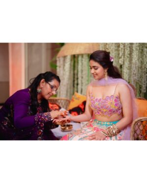 Keerthy Suresh Instagram - This one was for the #தமிழ்ப்பொண்ணு in me OR The #மணப்பெண் 🤭🩷

Tamizh Marudani meets Bollywood Kitsch!

#ForTheLoveOfNyke