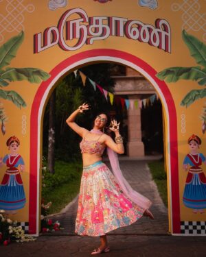 Keerthy Suresh Instagram - This one was for the #தமிழ்ப்பொண்ணு in me OR The #மணப்பெண் 🤭🩷

Tamizh Marudani meets Bollywood Kitsch!

#ForTheLoveOfNyke