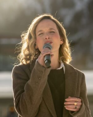 Kelley Jakle Instagram - Getting to sing the anthem for @aspensnowpolo is an absolute highlight each year. From watching the incredible players excel at such an impressive sport to experiencing the spectacle of the event itself - it’s always one for the books. Thank you to special soul @melissaganzi for making all the magic happen!