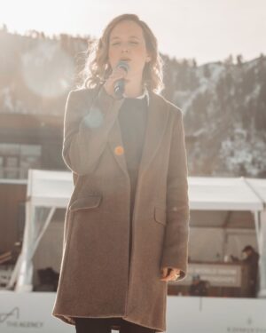 Kelley Jakle Instagram - Getting to sing the anthem for @aspensnowpolo is an absolute highlight each year. From watching the incredible players excel at such an impressive sport to experiencing the spectacle of the event itself - it’s always one for the books. Thank you to special soul @melissaganzi for making all the magic happen!