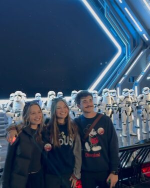 Kelli Berglund Instagram - return to the motherland 🎡🐸 @disneyland #Disneyland