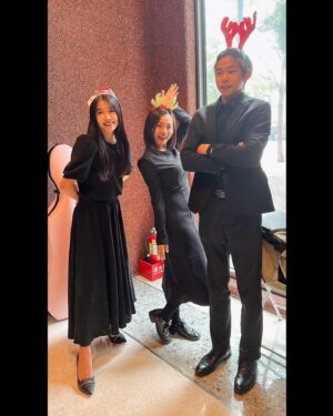 Kelly Huang Instagram - 這學期的最後一天🔚
🔜屏東演藝廳沙龍音樂會🎵
謝謝主任 謝謝我的主修老師
謝謝學長學姐 還有我的同學們

放寒假了🔛 🎵
耶！不用設鬧鐘⏰
先好好睡睡睡🛌