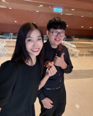 Kelly Huang Instagram - 這學期的最後一天🔚
🔜屏東演藝廳沙龍音樂會🎵
謝謝主任 謝謝我的主修老師
謝謝學長學姐 還有我的同學們

放寒假了🔛 🎵
耶！不用設鬧鐘⏰
先好好睡睡睡🛌