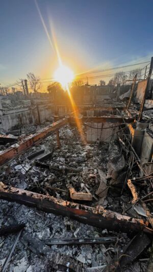 Kelly Noonan Instagram - Impossible to process the magnitude of this destruction. We are healthy, we are safe, we are ok. So many people are not. I’m praying non-stop for those people. I’m praying for the safety of all the brave men and women fighting these fires and protecting and serving. I’m praying that the relentless winds and fires stop soon. I’m so grateful for all the beautiful humans quickly jumping to action and organizing efforts to help those in need. Im in awe of your generosity and goodness. I’m grateful for all of my incredible friends near and far for offering their love, prayers and support.  My heart is overwhelmed with all the love. Thank you 🙏🏽 Thank you to my nanny Rebecca for acting swiftly, grabbing my dog, and evacuating in my car just in the nick of time. Sacrificing her beloved car to the inferno. Thank you to my friend Marie for grabbing my daughter from school quickly and safely. Thank you to my dear friends Adam and Stephan for braving the toxic air and getting this footage of where our home once stood. Sending so much love to all of my neighbors and friends on the roller coaster with us. The heartbreak and devastation is just too much to process.  But we will bounce back. We will find the blessing and the gift. We will rebuild and come back stronger and wiser than we were before. Until then, keep praying. Love y’all. #palistrong