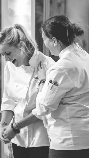 Kelsey Barnard Clark Instagram - I was 21 when I met Sara. She was forced to give “some blonde Alabama girl” a kitchen tour during my stage at Dovetail in NYC. At the time, no one took me seriously in the Michelin chef world, but she did. She talked me out of a 2 AM tattoo, saying sorry too much, and taking everything too seriously. She talked me into champagne & oysters always, owning your worth, and making people pay attention, with ferocious grit. A few years later we unknowingly reunited on this show called Top Chef, where we ceremoniously smacked each other on the a$& when we met, competitor to competitor, at Churchill Downs. The rest of the story y’all know, but I mean it when I say there’s no one I would’ve rather stood next to, or lost to, than her. It was never a competition of me verses her. It was me fighting to make her proud and her teaching, mentoring me, as she always had. She is the real deal and a real good friend. I love you @chefsarabradley 🌟