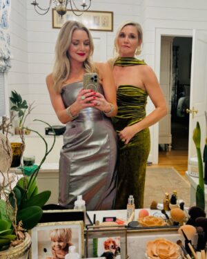 Kelsey Barnard Clark Instagram - Holiday moments I’d hate to forget .

December in the restaurant industry is always hard, but this year was brutal. I’ll never not struggle with work-life balance, but adding a book tour   manuscript this year was serial killer crazy, I giving myself a solid D . I over committed, under planned and, generally, barely survived. Learning from it & taking it into the next season.  I’m thankful for these kids that spark joy & deliver the biggest gift of their laughs & smiles, regardless of my shortcomings.