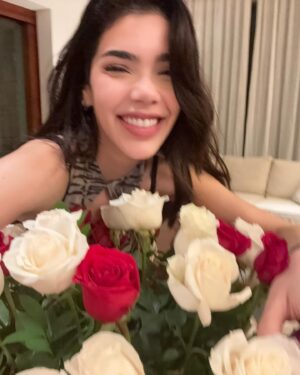 Kenia Os Instagram - 🌹 🌊🐚
