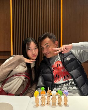 Kenix Kwok Ho-Ying Instagram - 🎉🎉🎉Happy birthday our sweetheart💕 ! 今年特意和Tania聯手炮製心心Tiramisu給你😍, 祝你健康開心、事事順利！也謝謝Kew Cake的梳乎厘芝士蛋糕🍰真心美味！贊！👍🏻
#happyfamily
#madewithlove
#ourbeloved
@kewpluscake