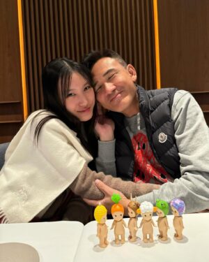 Kenix Kwok Ho-Ying Instagram - 🎉🎉🎉Happy birthday our sweetheart💕 ! 今年特意和Tania聯手炮製心心Tiramisu給你😍, 祝你健康開心、事事順利！也謝謝Kew Cake的梳乎厘芝士蛋糕🍰真心美味！贊！👍🏻
#happyfamily
#madewithlove
#ourbeloved
@kewpluscake