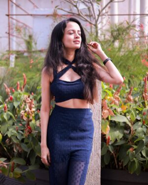 Ketaki Mategaonkar Instagram - Don’t forget to be like the sun - shine bright, spread warmth, and take breaks when needed. 

But also, don’t forget to **be in** the sun - we need that sunshine! ☀️😎
