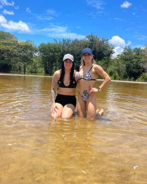 Ketlen Vieira Instagram - Hoje é o aniversário da minha casca de bala , minha dupla, minha companheira, minha amiga entre outras tantas funções que eu ela representa em minha vida ! Hoje eu quero agradecer a Deus pela sua vida  e pedir que ele de guarde de todo mal e de toda palavra má lançada sobre a sua vida , que o nosso grande Deus venha derramar chuvas de benção em sua vida ! Obrigada por ser essa pessoa mais que especial e maravilhosa em minha ! Te amo minha Roberta ❤️ @giupereabjj