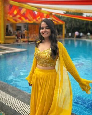 Khushi Mishra Instagram - No, I’m not married! @flyado has just clicked some postable pictures🤭😌