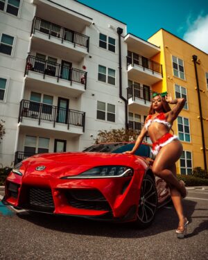 Kiera Hogan Instagram - Merry Christmas 🎁🎄 🏎️🏎️
📸 @memok3