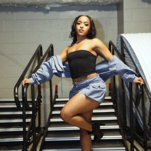 Kiera Hogan Instagram - It’s Wednesday you know what that means, @aew DYNAMITE 🧨  Tonight at 8/7c !! 
👗: @younglaforher 
📸: @bozdtwd