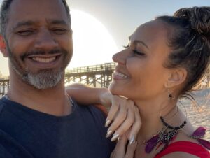 Kiki Haynes Instagram - With all the devastation we’ve endured this month, I had to remind myself of the beauty of living in LA. Being able to go to the beach, in January, with the one you love.. is definitely one of them🫶🏽

#Still❤️CaliLife #BeachVibes #PreserveInnerPeace #ChoosingJoy