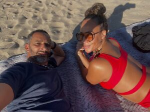 Kiki Haynes Instagram - With all the devastation we’ve endured this month, I had to remind myself of the beauty of living in LA. Being able to go to the beach, in January, with the one you love.. is definitely one of them🫶🏽

#Still❤️CaliLife #BeachVibes #PreserveInnerPeace #ChoosingJoy