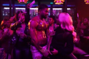 Kiki Haynes Instagram - It’s the first Thursday of the year y’all. You know what that means… 

Pour a glass of your favorite leftover cocktail 🍸 from New Years Eve and vibe out while you watch the latest episode of All The Queens Men on @betplus 

#1 #ThursdayVibes #AQM #NewEpisode #Season4 #Drama #Sexy #Fire