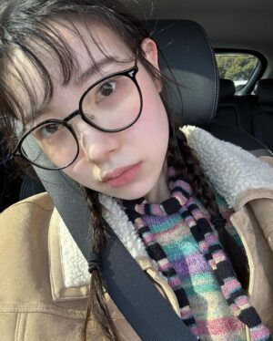 Kim Ah-young Instagram - 엄마가 땋아준 양갈래 👧🏻🌼