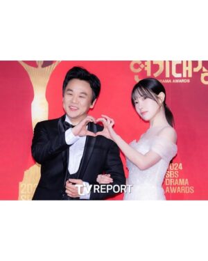 Kim Ah-young Instagram - 연말에도 열일 해준 스탭분들 고맙습니다! ♡