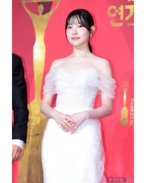 Kim Ah-young Instagram - 연말에도 열일 해준 스탭분들 고맙습니다! ♡