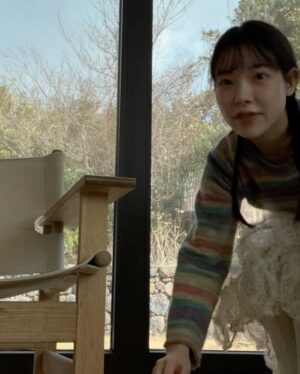 Kim Ah-young Instagram - 엄마가 땋아준 양갈래 👧🏻🌼