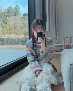 Kim Ah-young Instagram - 엄마가 땋아준 양갈래 👧🏻🌼
