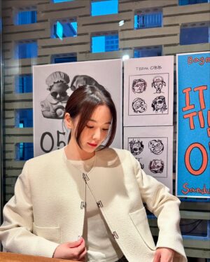 Kim Chae-eun Instagram - 사랑해 우리가족 헤헷