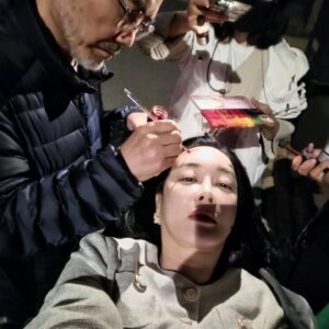Kim Hye-eun Instagram - 이제는 올릴수 있다.^^
저 교통사고 난 거 방송됐으니 사진올려도 되지요?^^
특수분장해주신 예술투혼 분장팀께 박수를~~^^교통사고났는데 왜 신났냐?^^
연기란 참♡

#조립식가족 #김승호감독님 #김윤창촬영감독님