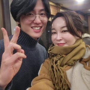 Kim Hye-eun Instagram - 그동안 다리미패밀리를 사랑해주신 시청자 여러분
깊은 감사를 드립니다. (제 눈이 울어서 좀 부어서 개구리같아요.이해부탁드림돠)

새해 복많이 받으세요♡

#다리미패밀리 #서숙향작가 #성준해감독 #서용수감독 #이우경촬영감독