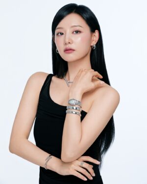 Kim Ji-won Instagram - 뱀의 해를 맞아 변화와 진화를 상징하는 불가리의 세르펜티 컬렉션과 함께 했습니다💎🐍🤍 @Bvlgari #BvlgariSerpenti #불가리세르펜티