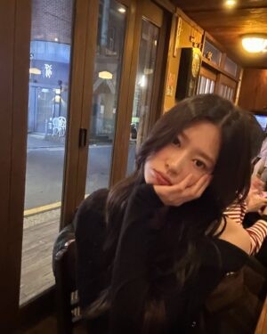 Kim Min-ju Instagram - ☕️🥂