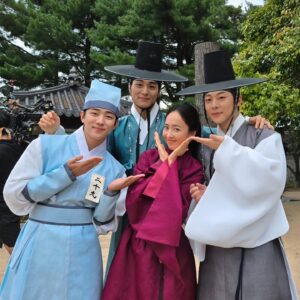Kim Min-jung Instagram - -
멋쟁이들!!!

#이은 #배인혁 @inhyuk_bb 
#천준화 #정건주 @jrjswn 
#고수라 #박재찬 @jaechan_dkz