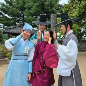 Kim Min-jung Instagram - -
멋쟁이들!!!

#이은 #배인혁 @inhyuk_bb 
#천준화 #정건주 @jrjswn 
#고수라 #박재찬 @jaechan_dkz