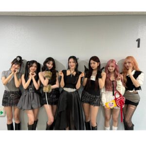 Kim Na-hee Instagram - 저 오늘 출연료 안 받아도돼요...
최애를 만났거든요🩷
저런 딸랑구들 낳고싶다 생각한 아이브🩷
너무 예뿌고 사랑스럽고 
이번 무대도 역시나 너무 좋당😭
그리고 진짜.. 우리예쁜 리센느 
노래 한 번만 들어보세요 헤어나올 수 없음..

내가 사랑한 소녀들...🙊🩷 ㅋㅋㅋ
이모의 행복한 방송국 나들이 끄읕!

아차차 김나희의 깍지가 최고중의 최고랍니다. 
호호 ㅋㅋㅋㅋㅋ
...그런데
엔딩포즈는 왜 때문에 반드시 해야하죠..?
혹시라도 내 친구들이 본다 생각하니
웃음이 터져벌임 헤헷..ㅋㅋㅋㅋㅋ