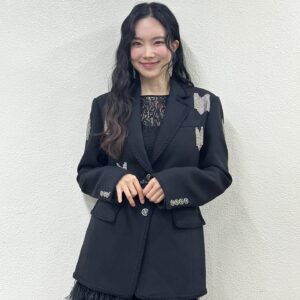 Kim Na-hee Instagram - 가요무대 오늘밤 10시🩷
