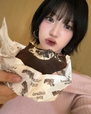 Kim Si-yoon Instagram - 我爱你🤍