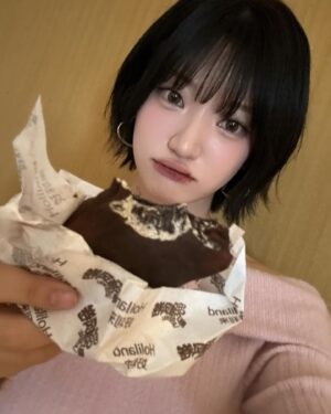 Kim Si-yoon Instagram - 我爱你🤍