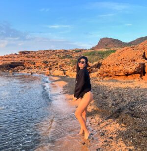 Kim Suzanne Engelbrecht Instagram - No Pants Thursday 🐚 #NPT #NoPantsThursday 🤍Menorca Magic Hour 🪄 🇪🇸