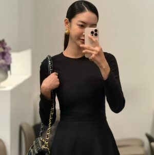 Kim Yun-jee Instagram - Life these days🤦🏻‍♀️