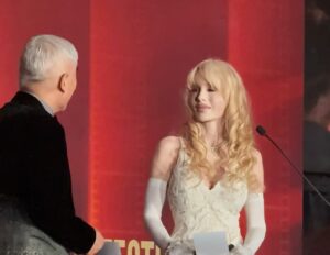 Kimberley Kates Instagram - Giving awards out at the 20th Annual Chinese American Film & TV Festival and catching up with lots of friends. What a wonderful event. It’s broadcast to over one billion people in China, so no pressure ;) 

Really had a wonderful time - and seeing Lisa Lu receive the Lifetime achievement award was very special. At 97 years old, she’s still working as an actress (Crazy Rich Asians, The Joy Luck Club, The Last Emperor) 🎬🤍🖤🤍 @cafilmfestival @dianamendozabeauty