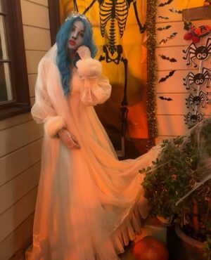 Kimberley Kates Instagram - One of my favorite holidays…this year I was the Corpse Bride for those who asked. 🧟‍♀️👰🏼 

Each Halloween, my sister transforms her garden into a whimsical wonderland, creating a magical escape where everyone can immerse themselves. She truly outdoes herself… 🧚🏻

And this year we were treated to live music with her husband’s band. 💗👻💗

#corpsebride #halloween #costumes #timburton #kimberleykates