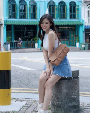 Kimberly Chia Instagram - The last photo I took in 2024! To more cute bags in 2025 🤭 #rabeanco #UNNI #baguettebag 

(Am in Hangzhou now to kickstart 2025, so see you on my TikTok LIVE daily till the 9th 😛)