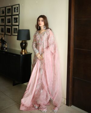 Kinza Hashmi Instagram - Wearing this beautiful outfit by @enaaraofficial

Rose pink is always a good choice to look regal and Enaara knows how to do that! They are launching their first collection today. Don’t miss it!

Enaara, ‘Our First Chapter’
4 Piece Unstitched Festive Collection 

#Enaara #OurFirstChapter #unstitchedfestive