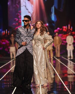 Kinza Hashmi Instagram - We hit the ramp for @munibnawaz at @bcwpakistan Couture Week—such a vibe! ♥️ 
@talhahanjum killed it, and Munib’s designs were next level! ⭐️